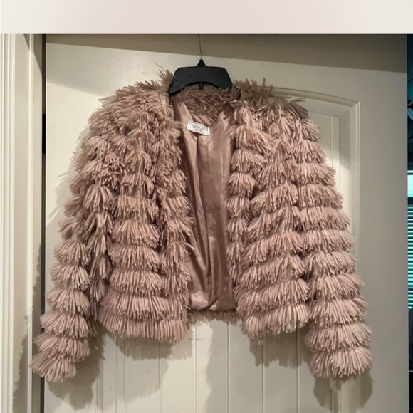 Sage brand tiered fuzzy jacket in cream/light brown - Picture 2 of 4